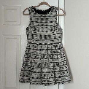 TOPSHOP Cream White Geometric Patterned Mini Dress Skater Party Size 6 Fit Flare